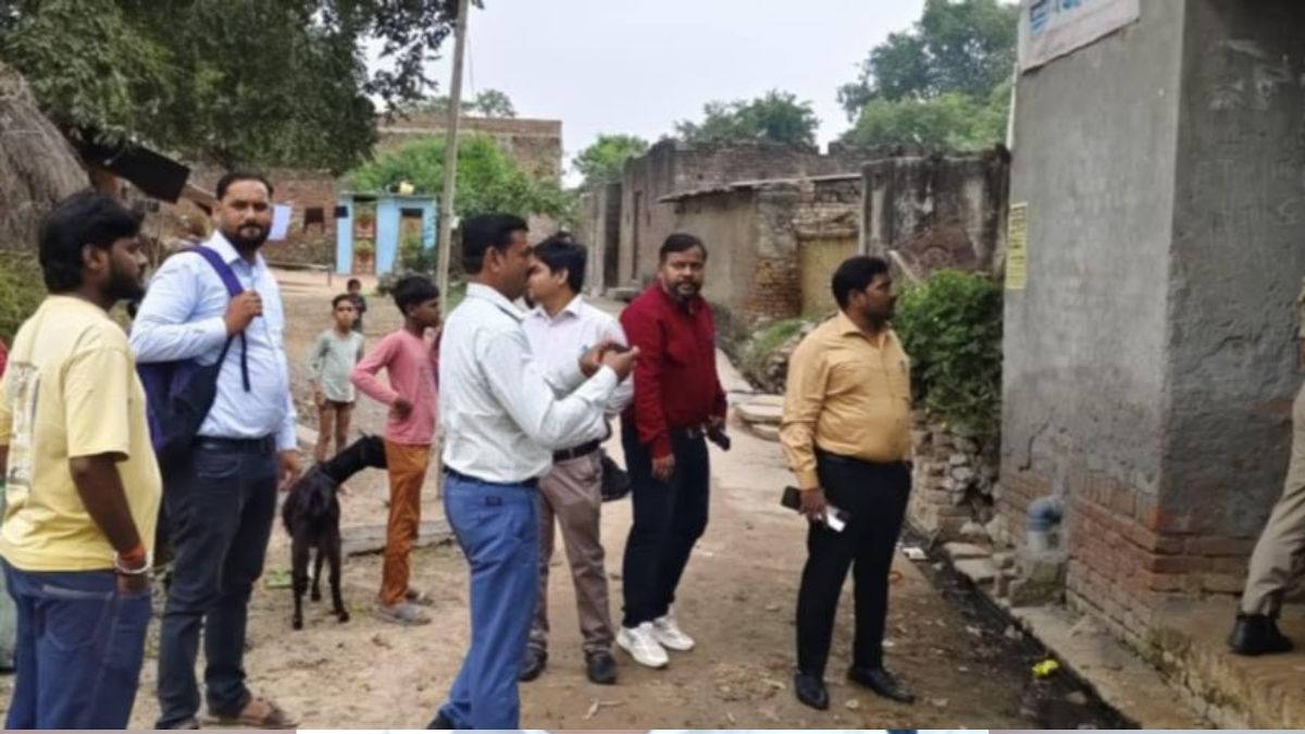 shahjahanpur jan seva kendra sealed for farmer registration negligence